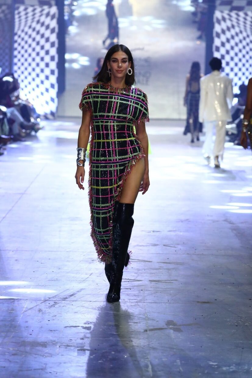 Aditya Roy Kapur walking the ramp at the Diffuse By Manish Malhotra at the FDCI X LAKME FASHION WEEK GRAND FINALE 14-min