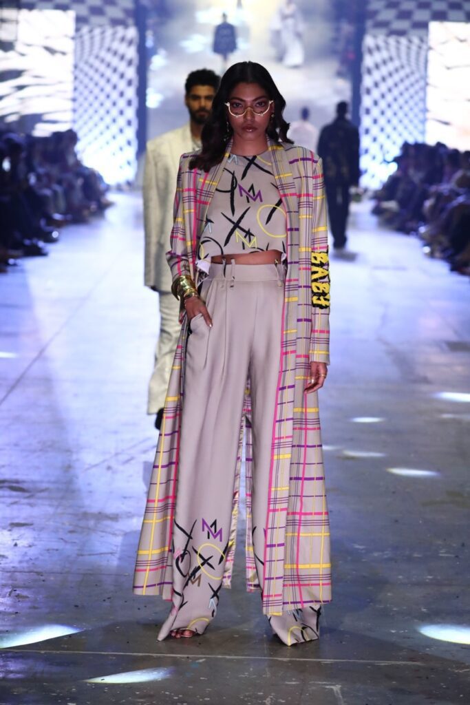 Aditya Roy Kapur walking the ramp at the Diffuse By Manish Malhotra at the FDCI X LAKME FASHION WEEK GRAND FINALE 14-min