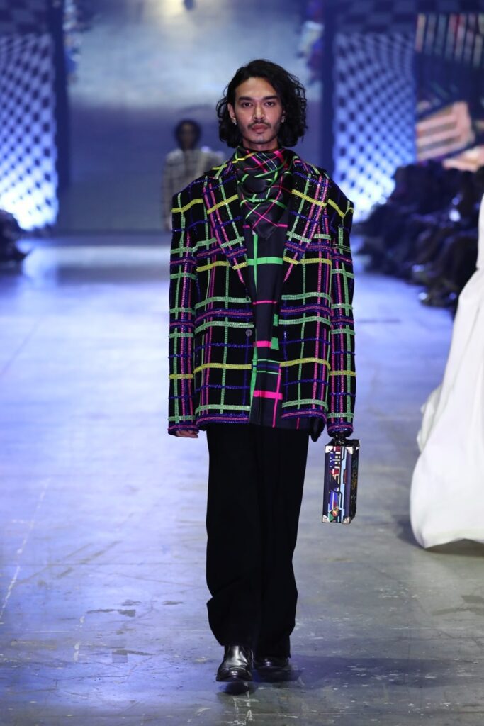 Aditya Roy Kapur walking the ramp at the Diffuse By Manish Malhotra at the FDCI X LAKME FASHION WEEK GRAND FINALE 14-min