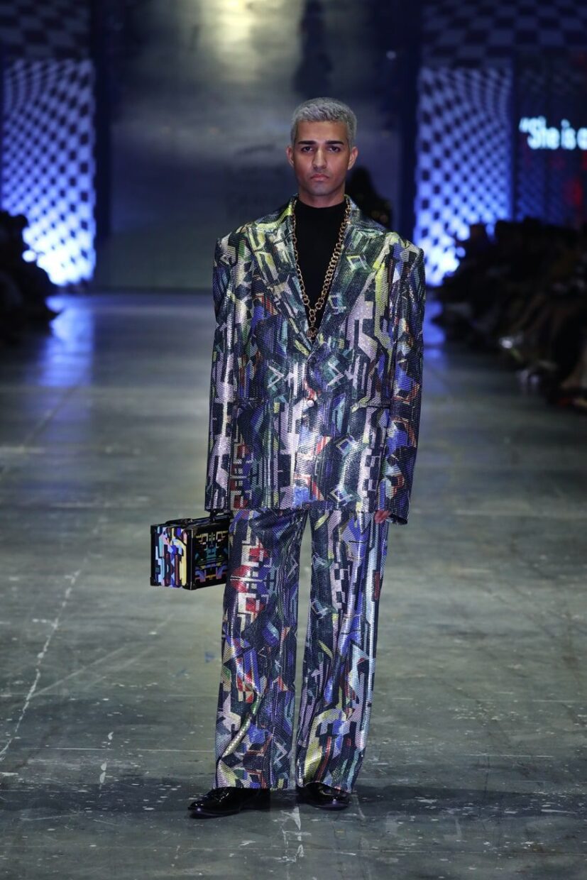 Aditya Roy Kapur walking the ramp at the Diffuse By Manish Malhotra at the FDCI X LAKME FASHION WEEK GRAND FINALE 14-min